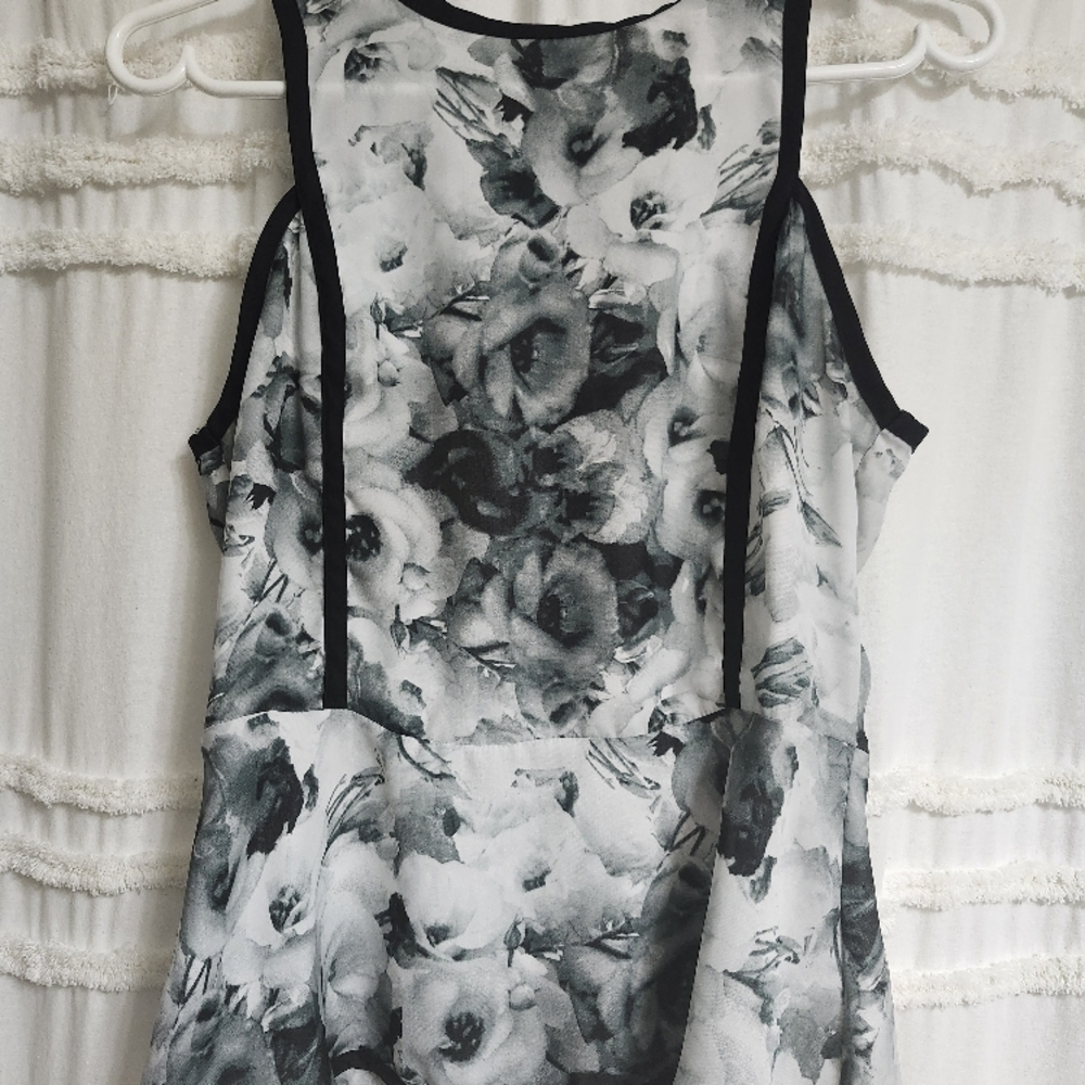 Floral Sleeveless Top BB Dakota Size Small